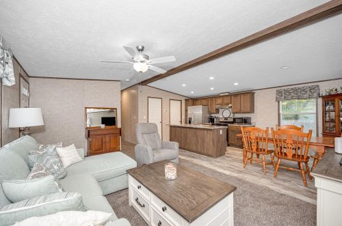 41 B St, Seabrook NH 03874-6228 exterior