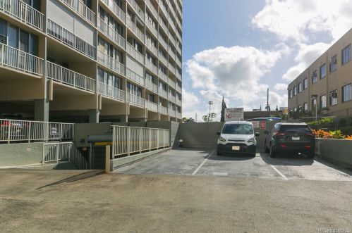 1215 Alexander St, Honolulu HI 96826-1237 exterior