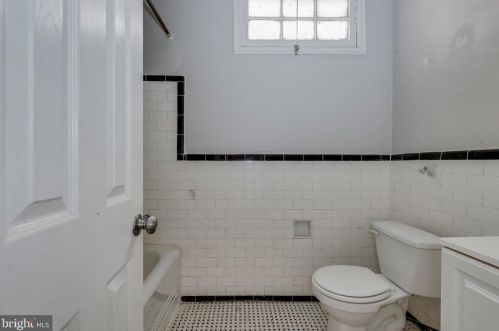 1320 T St, Washington DC 20009-4438 exterior