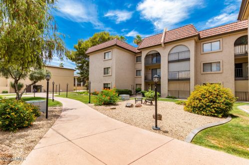 3033 Devonshire Ave, Phoenix AZ 85016-5894 exterior