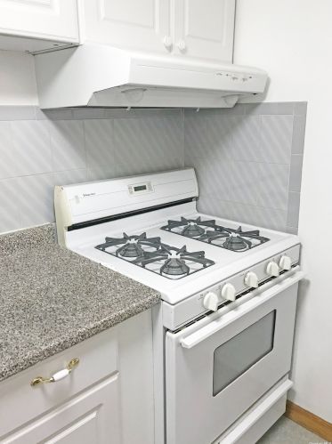 25 Henry St, Valley Stream NY 11580-1015 exterior