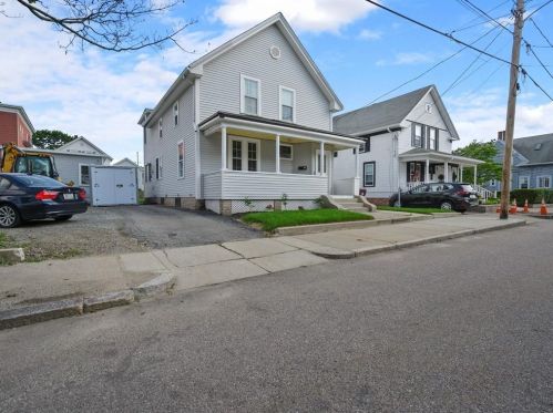 61 Collins St, Woonsocket, RI 02895-5237