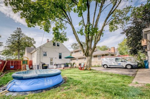 175 Pick Ave, Elmhurst IL 60126-3018 exterior