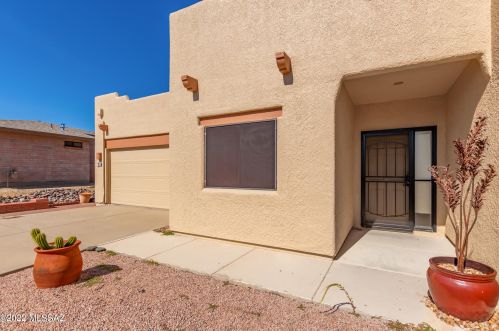 802 Belltower Dr, Green Valley AZ 85614-3268 exterior