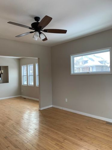 4727 Lloyd St, Milwaukee, WI 53208-1129