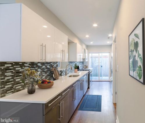 2029 Manton St, Philadelphia PA  19146-4327 exterior