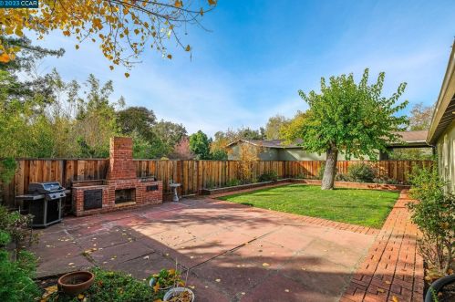 303 Sunset Rd, Concord CA 94523-2611 exterior