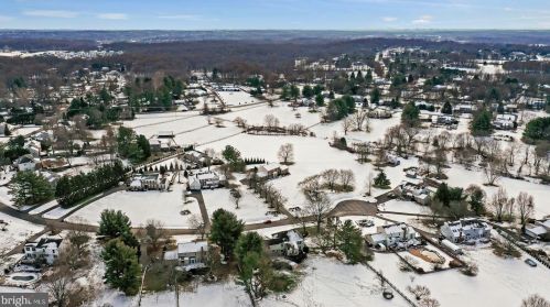 19840 Meredith Dr, Rockville MD 20855-2426 exterior