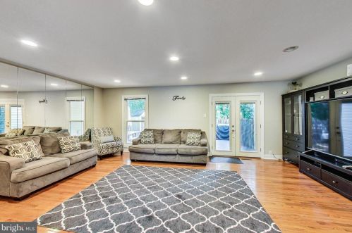 9 Ashmont Ct, Silver Spring, MD 20906-5719