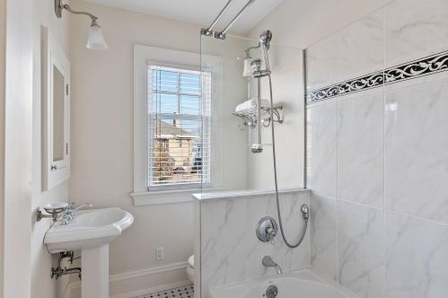 4042 Richland Ct, Milwaukee WI 53211-2147 exterior