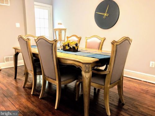 106 7th St, Washington DC  20003-1212 exterior