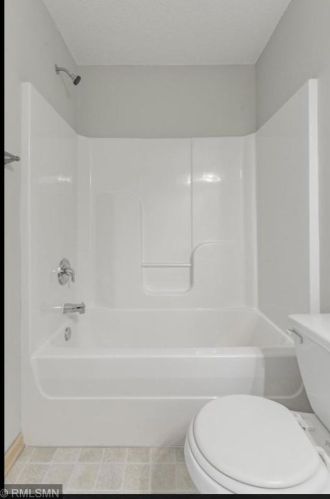 3033 Chamberlin St, Saint Paul MN 55109-5618 exterior