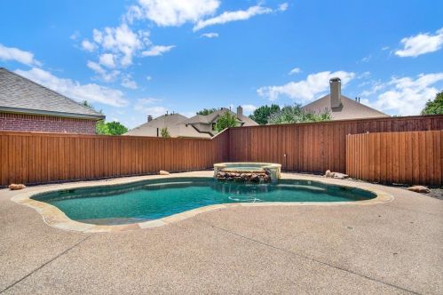 1751 Sagebrush Dr, Frisco TX 75033-7648 exterior