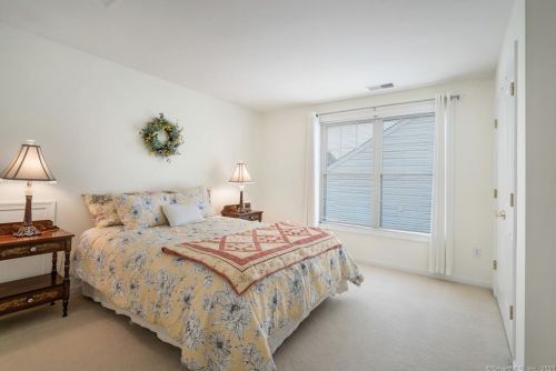 185 Country Club Dr, Seymour CT 06478-1197 exterior