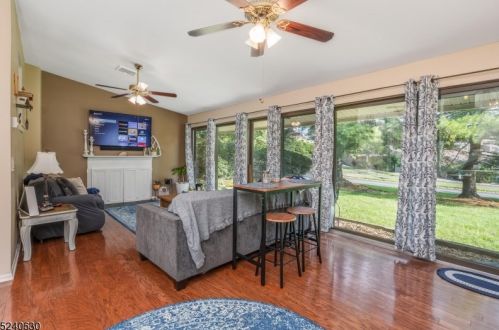 15 Hillside Ct, Clinton NJ 08809-1136 exterior