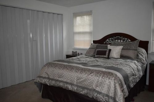 665 Newton Sq, Moon Twp PA 15108-1050 exterior