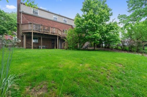 1152 Pinewood Dr, Pittsburgh PA 15243-1810 exterior