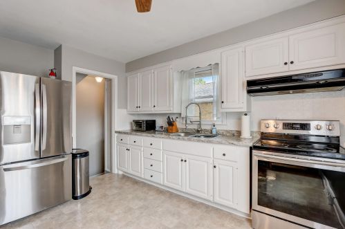 3727 99th St, Milwaukee WI  53222-2421 exterior