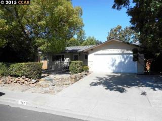 1707 Agadir St, Concord CA  94518-3338 exterior