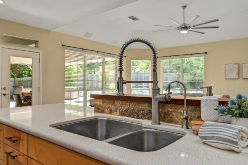 10204 Eclipse Ln, Austin TX 78739-1707 exterior