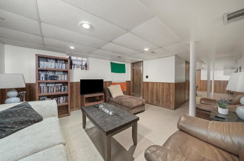 6625 64 St, Chicago IL 60638-4915 exterior