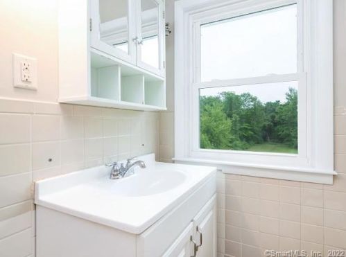 198 Elm St, Wallingford CT 06492-3229 exterior