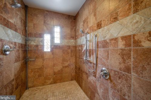 104 Monroe Ave, Alexandria VA 22301-1922 exterior