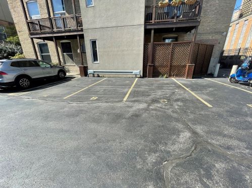 525 Ada St, Chicago IL  60642-6439 exterior