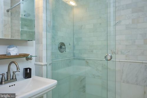 221 E St, Washington DC  20002-7700 exterior