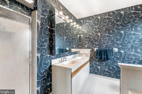 3738 Levy Ln, Huntingdon Valley PA 19006-3108 exterior