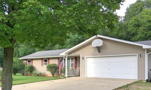 10785 Oakland Dr, Kalamazoo, MI 49024-6758