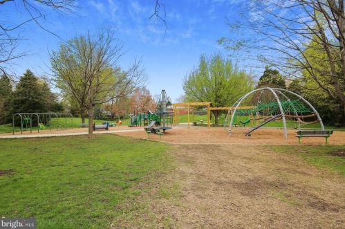 917 Northwest Dr, Silver Spring MD  20901-1435 exterior