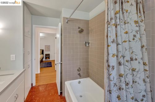 1 Avenida Dr, Berkeley CA 94708-2146 exterior