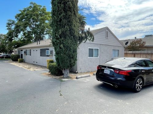 683 Vermont Ave, Turlock, CA 95380-5350