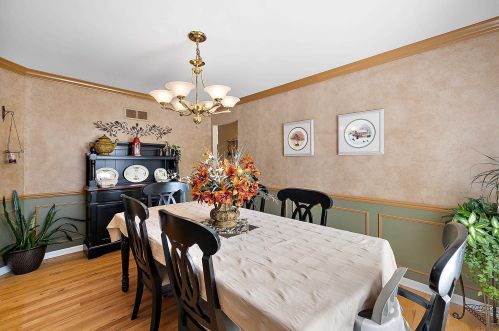 1039 Bloomview Cir, Rochester MI 48307-1728 exterior