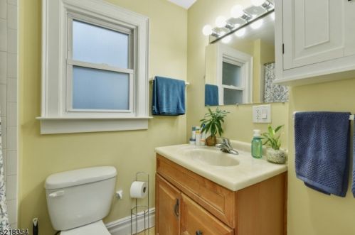 72 Chestnut St, Montclair NJ 07042-2945 exterior