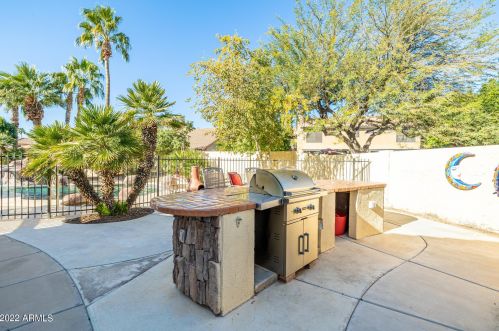 17002 32 Way, Phoenix AZ 85018-3973 exterior