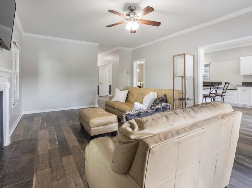 8474 Lake Dr, Lithonia GA  30039-6562 exterior