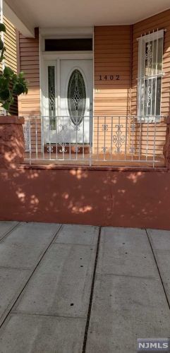 1402 New York Ave, Union City NJ  07087-4302 exterior