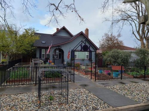 1321 Myrtle St, Turlock, CA 95380-4215