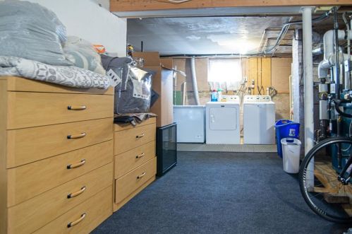 45 Grover St, Providence RI 02909-5209 exterior