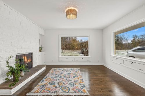 7705 Lake Dr, Milwaukee WI  53217-2910 exterior