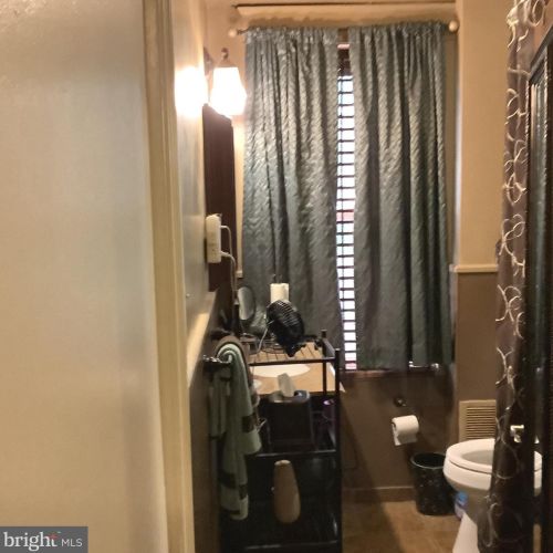 435 Ellis Ave, Darby PA 19023-2708 exterior