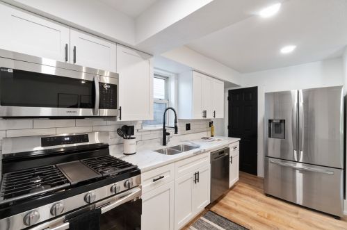 6620 Jackson St, Pittsburgh PA 15206-1764 exterior