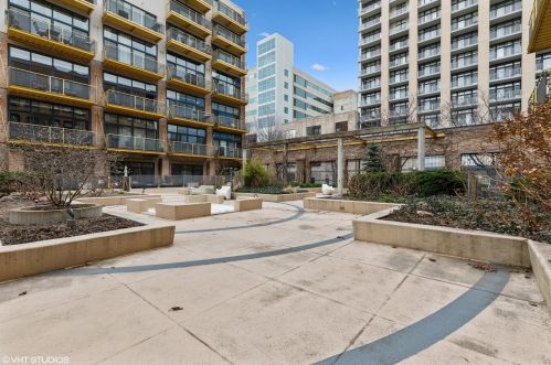 1910 Indiana Ave, Chicago IL 60616-4329 exterior