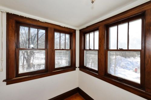 3242 56th St, Milwaukee, WI 53219-4439