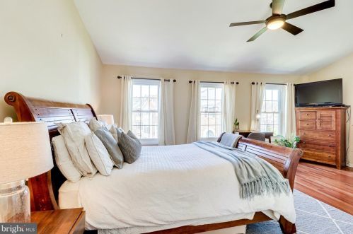 7041 Chesley Search Way, Alexandria VA 22315-4754 exterior