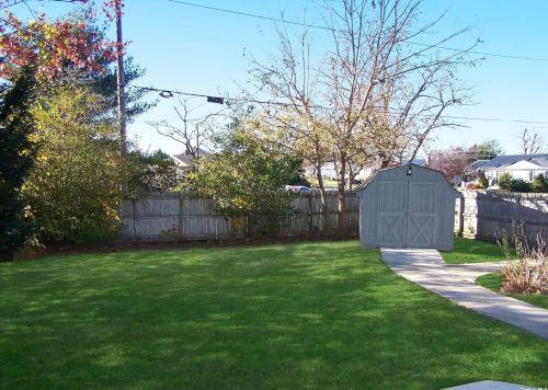 406 Throop St, Babylon NY 11704-3406 exterior