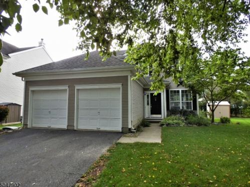 55 Saxton Dr, Hackettstown, NJ 07840-1742