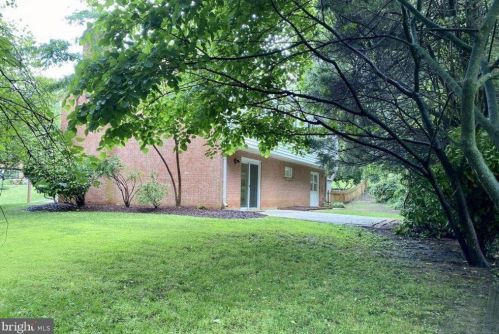 1040 Warbler Pl, Mc Lean VA  22101-2019 exterior